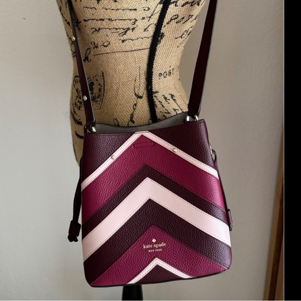 KATE SPADE BURGUNDY CHEVRON BUCKET CROSSBODY SHOULDER BAG - Picture 2 of 7